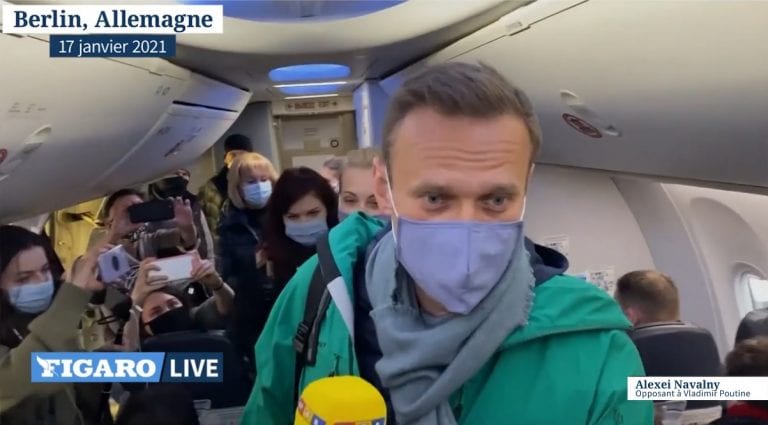 Opositor Navalni  fue detenido al regresar a Rusia desde Alemania