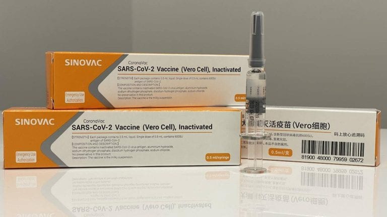 La OMS aprobó el uso de emergencia de la vacuna CoronaVac del laboratorio chino Sinovac