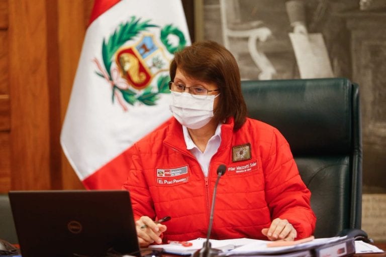 Perú // Coletazos de desconocida vacunación de Vizcarra: Renuncia ministra de Salud