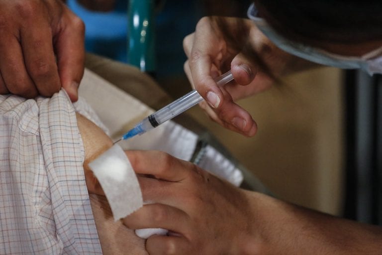 Diputados RN piden incluir en Plan de Vacunación a funcionarios públicos chilenos en el extranjero