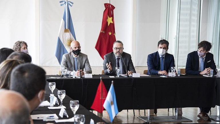 Argentina se entrega a China fortaleciendo sus relaciones y entregando áreas estratégicas bajo control chino