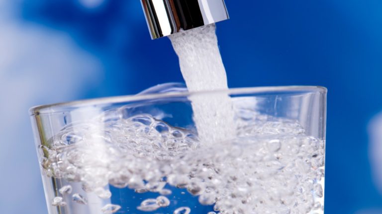 Adelgazar bebiendo agua: Los beneficios del agua hidrogenada en los cambios de hábitos y en tu cuerpo