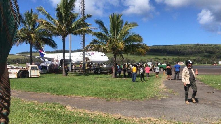 Concejal de Rapa Nui denuncia abandono del Gobierno para solucionar crisis sanitaria y económica en la isla y le pide que se ponga “la mano en el corazón”