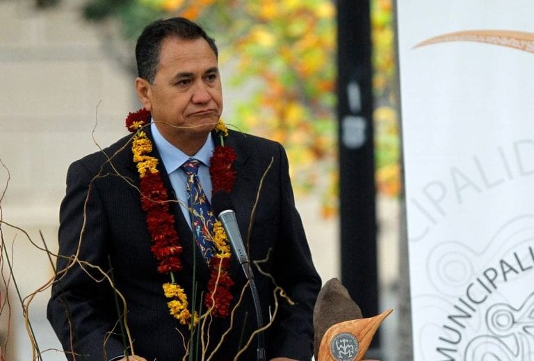 Alcalde Rapa Nui trata de “Piñata” al Pdte. Piñera, a sus ministros de “Pajarracos” y que “son imbéciles” los que usan mascarilla en la isla