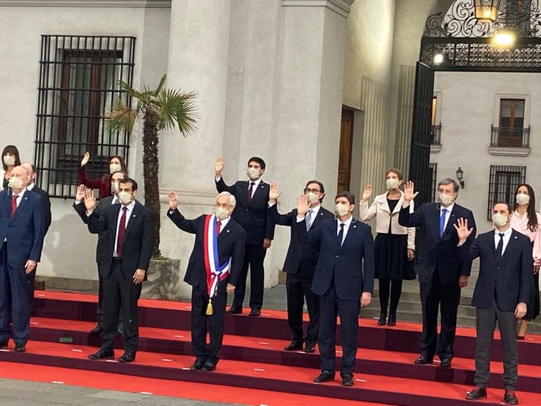 La imagen del adiós: Presidente Piñera encabezó fotografías oficiales con su gabinete, antes de su última Cuenta Pública