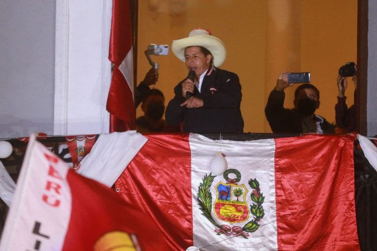 Con el 100% de las actas contabilizadas, Pedro Castillo se convierte en virtual Presidente electo de Perú, restando el pronunciamiento final de la JNE