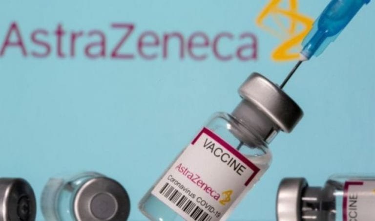 Minsal suspende vacunación con AstraZeneca a menores de 45 años por resultado “adverso” en paciente