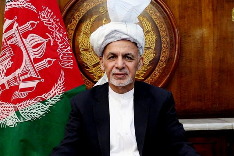 Afganistan: Presidente Ashraf Ghani huye del país a Tayikistán