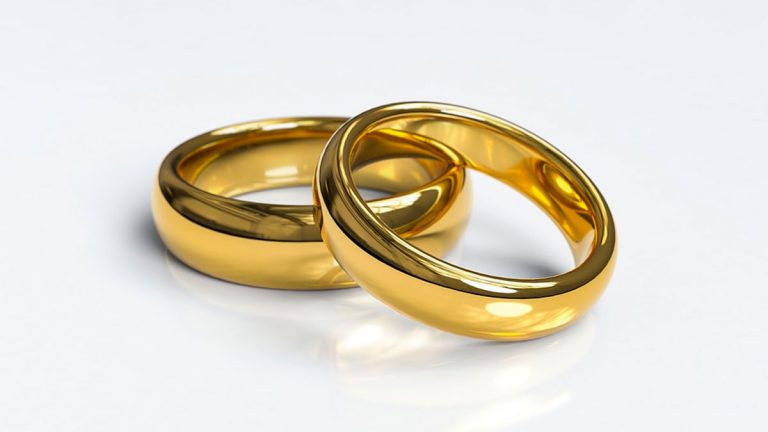 Más de 1.000 matrimonios de la región de Valparaíso pueden solicitar Bono Bodas de oro