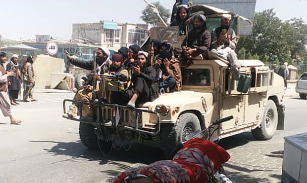 Afganistán: Talibanes siguen ganando ciudades y se acercan a Kabul