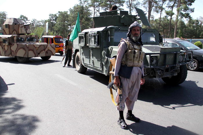 Afganistán: Kunduz y otras 2 ciudades caen bajo control de talibanes