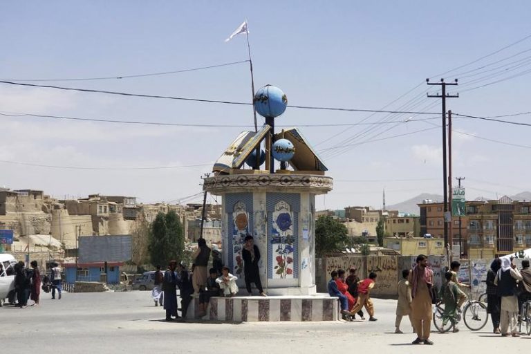 Afganistán: Talibanes siguen avanzando y tomando el control de capitales provinciales y se acercan a Kabul
