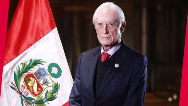 Renunció canciller peruano Héctor Béjar tras polémicas acusaciones en contra de la Marina de Guerra de haber “iniciado” el terrorismo en el país