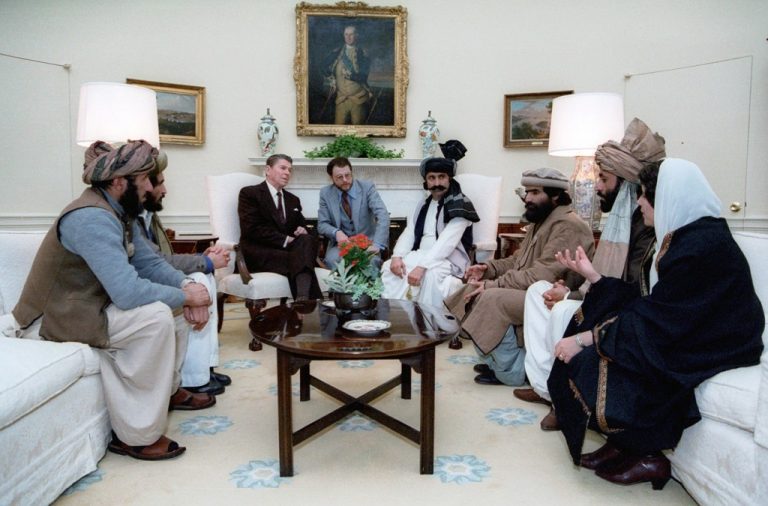 Comunidad islámica shiita de Chile se refiere a crisis en Afganistán  y recuerda que los Talibanes fueron alentados por los EEUU en tiempos de Reagan