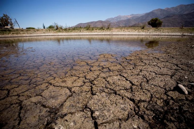 Alcaldes exigen al Gobierno mantener y ampliar estado de catástrofe ante escases hídrica
