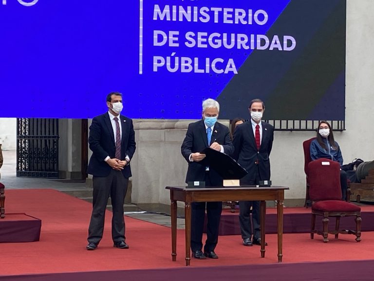 Piñera firmó el proyecto de ley que crea el Ministerio de Seguridad