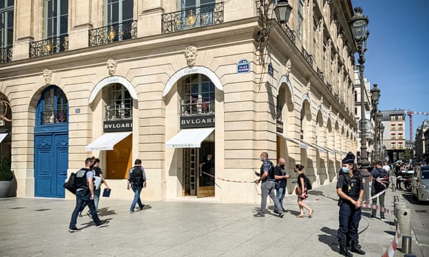 Robo de lujo en París: Elegante banda roba joyas por más de 10 millones de euros de tienda Bulgari en la Place | Infogate