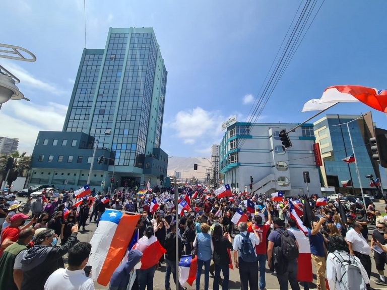 Iquiqueños marchan por la ciudad en protesta contra la inmigración irregular