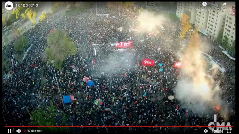 18-O: Miles de manifestantes se congregan en Plaza Italia para celebrar el estallido social