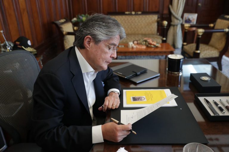 Efecto Pandora Papers: Presidente de Ecuador renuncia a secreto bancario para que  lo investiguen (podría inspirar a otro…)