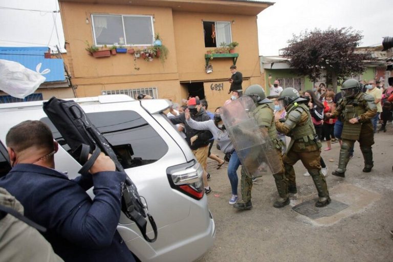 Elecciones 2021: Violenta protesta de vecinos de Lo Espejo obliga a Kast a suspender actividad y retirarse con protección policial