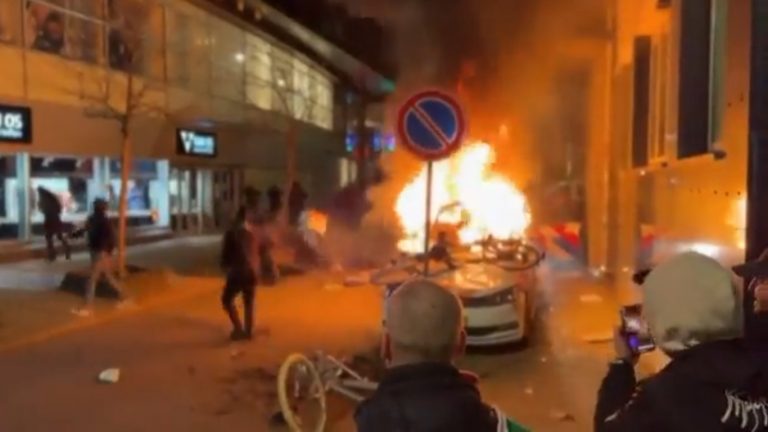 “Orgía de violencia” por protestas anti COVID-19 deja 7 heridos y millonarios daños en Holanda