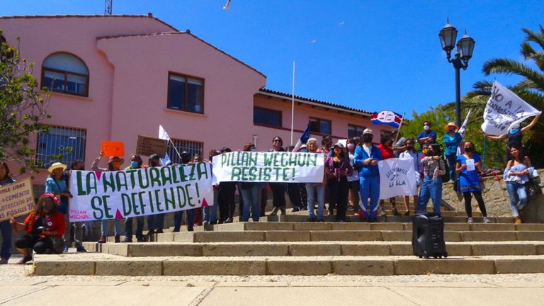 Vecinos de Algarrobo se manifiestan en rechazo a proyecto inmobiliario que amenaza zona de alto valor patrimonial