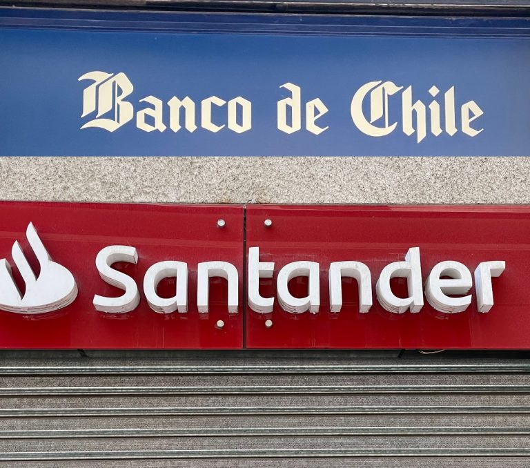 En medio de la crisis sanitara y las penurias económicas de la población los Bancos chilenos siguen ganando y ganano miles de millones: US$ 4 mil 500 millones de utilidades