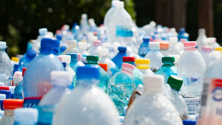 Reciclaje de plásticos en Chile creció un 11%: Cómo darles nueva vida a estos desechos