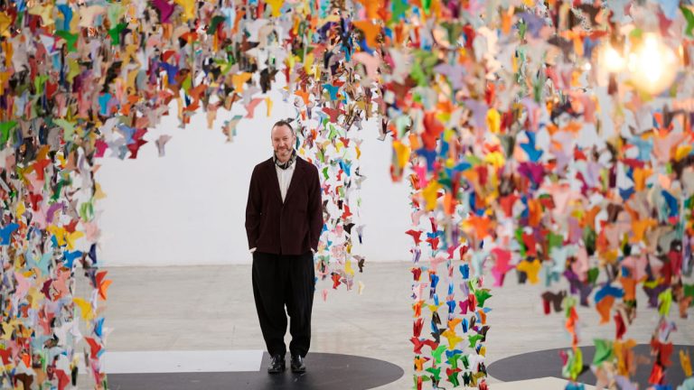 Parque Arauco trae por primera vez a Latinoamérica a Charles Kaisin, uno de los artistas de origami más importantes del mundo