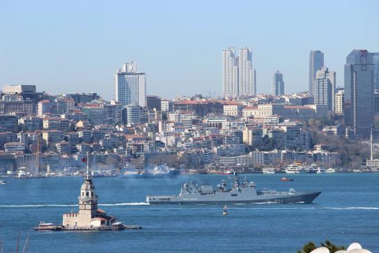Pese a anuncio de Zelenskiy, Turquía afirmó que aún estudia cerrar el acceso al Mar Negro a los buques rusos