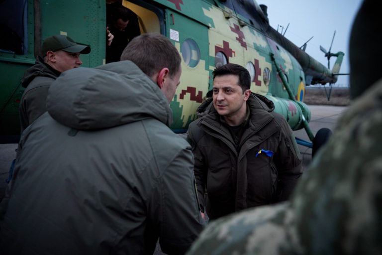 Presidente de Ucrania asegura: “La situación en las fronteras está bajo control, pero aún no se ha observado la retirada de las tropas rusas”