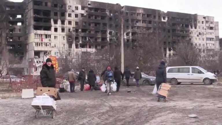 Putin exige la rendición de Mariupol para acabar con los bombardeos a la ciudad ucraniana