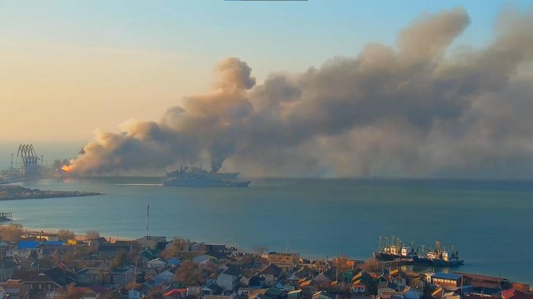 Armada ucraniana se adjudicó duro golpe a marina rusa en puerto ocupado de Berdyansk