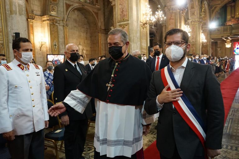 Boric molesto por presencia de Ezzati en la Catedral por “encubridor de graves delitos contra niños”
