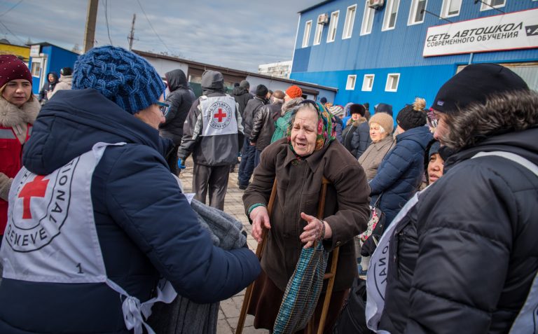 URGENTE // Ucrania: Rusia vuelve a romper el Alto el Fuego en medio de evacuación en Mariúpol denuncia la Cruz Roja