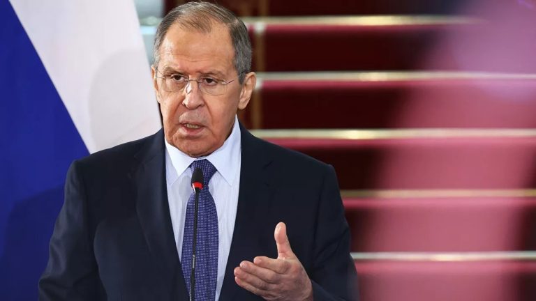 Serguéi Lavrov acusa a Zelenski de intentar provocar un conflicto entre la OTAN y Rusia