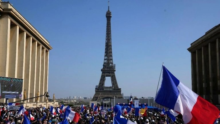 Análisis: Elecciones presidenciales francesas: Eric Zemmour reúne a sus seguidores en la mítica Plaza de Trocadéro de Paris