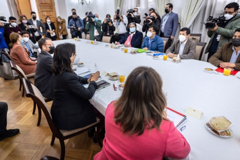Gobierno se reunió con Asociación de Municipalidades con Alcalde Mapuche