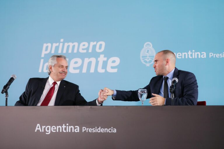 Argentina: Se desmorona gobierno de Fernández, renuncia ministro de Economía