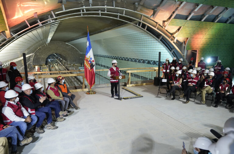 Presidente Boric visitó obras de extensión de Línea 2 del Metro y recalcó el impulso a las obras públicas por su administración