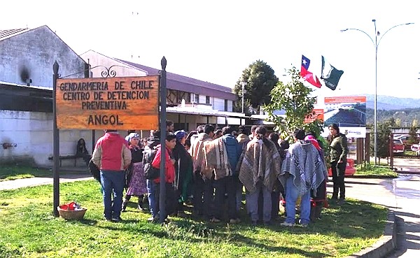 Como clientes habituales: Diputados RN van a Contraloría por traslado de presos mapuches al CET de Angol