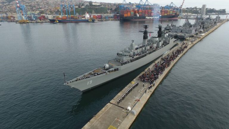 Fragata “Almirante Williams” zarpó para participar en bicentenario de la Marina de Brasil y completar instrucción de guardiamarinas y gente de mar