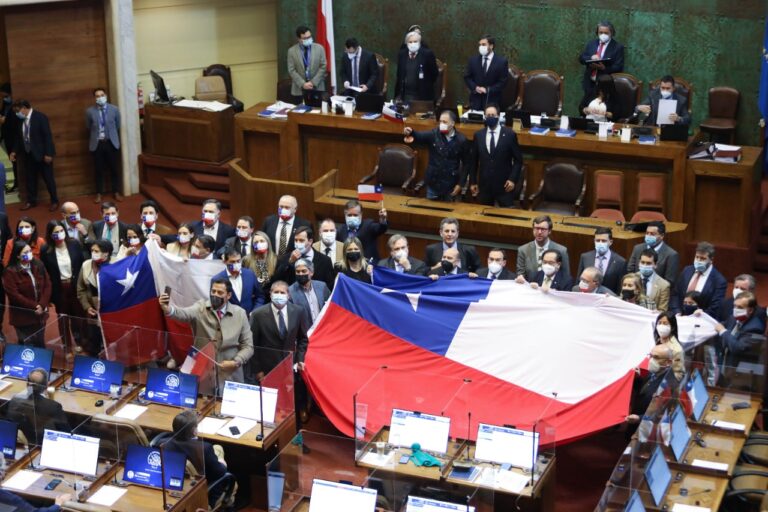La oposición se aprovecha del pánico y organiza un supuesto desagravio a la Bandera Nacional: Nada peor que usar los símbolos patrios con fines politiqueros