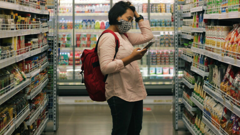 Beca JUNAEB: 74% del consumo de los universitarios se concentra en supermercados