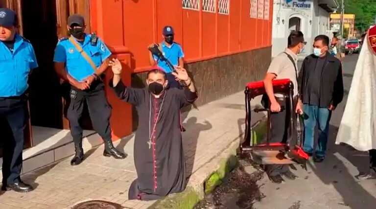 Sigue la persecución del régimen de Ortega contra la Iglesia Católica en Nicaragua: Policía secuestró a un obispo