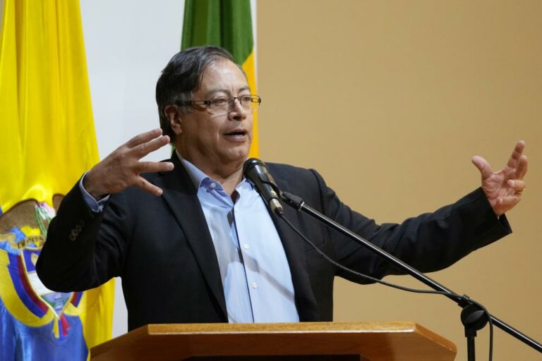 Colombia inicia hoy un cambio histórico: Petro jura como primer Presidente de izquierda