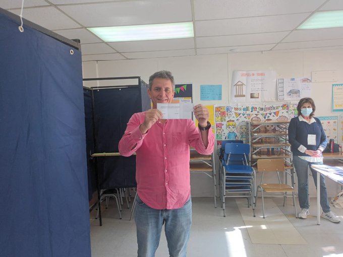 Diputado De la Carrera la hizo de nuevo: Mostró foto de su voto marcado en el plebiscito de salida