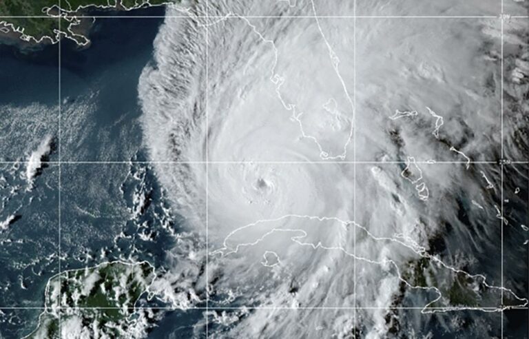 Ian se convierte en un huracán de categoría 4 y se acerca a Florida