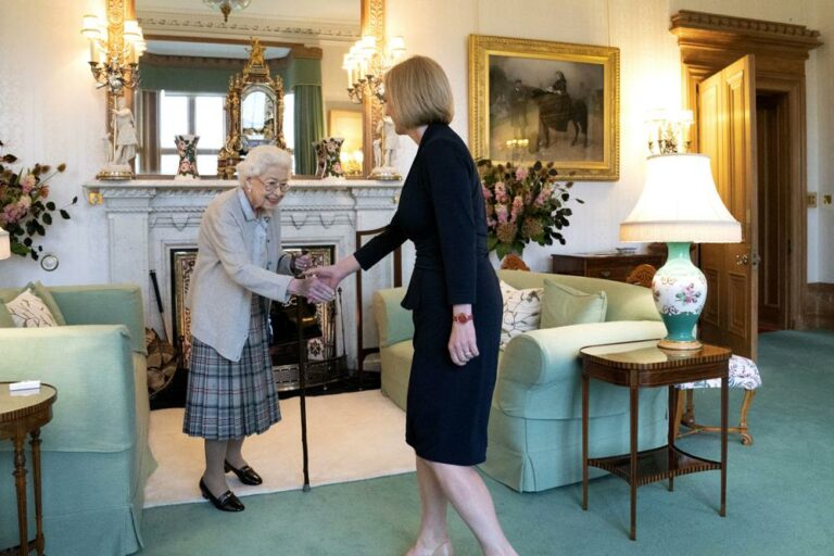 Reino Unido: Liz Truss se convierte en Primera ministra tras reunirse con la Reina en Balmoral